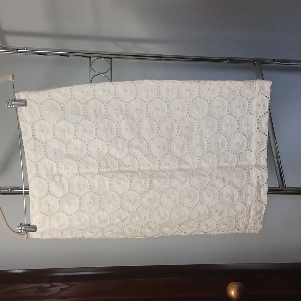 Ladies ivory lace pattern skirt